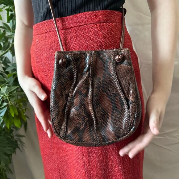 Vintage 90s Sharif Brown and Black Faux Python Snakeskin Bucket Crossbody Bag - Picture 1 of 3